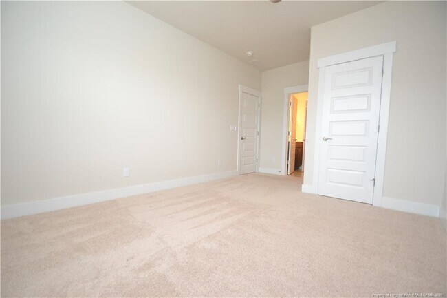 Building Photo - 544 Basin Hl Dr