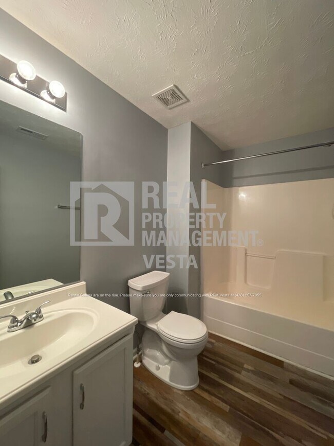 Building Photo - 222 Cody Dr