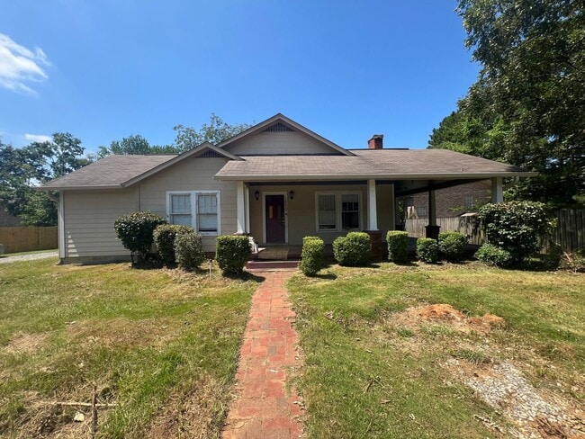 Primary Photo - 4 bedroom 4 bathroom off Veterans Memorial...