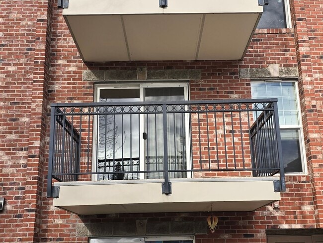 Building Photo - 2 Bedroom 1 Bathroom Condo in Downtown Bellingham