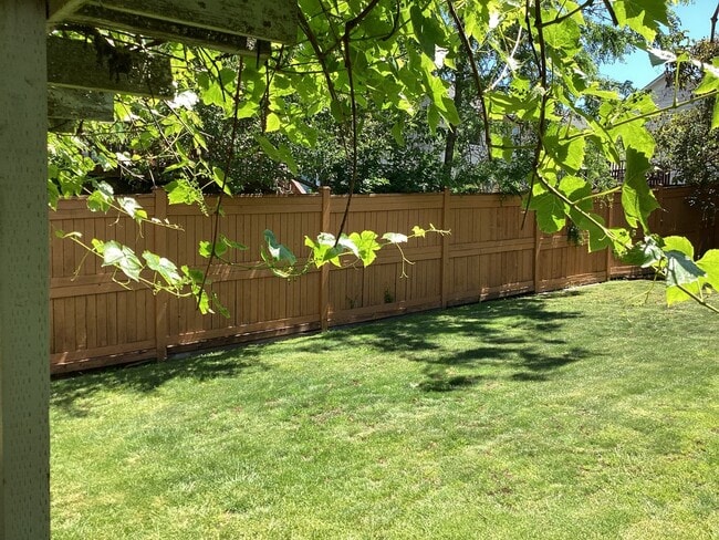 Building Photo - Updated 4 bedroom in The Desirable Merrill...