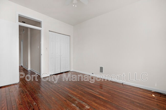 Building Photo - 634 S Curley St