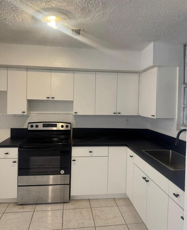 Building Photo - 6011 SW 69th St