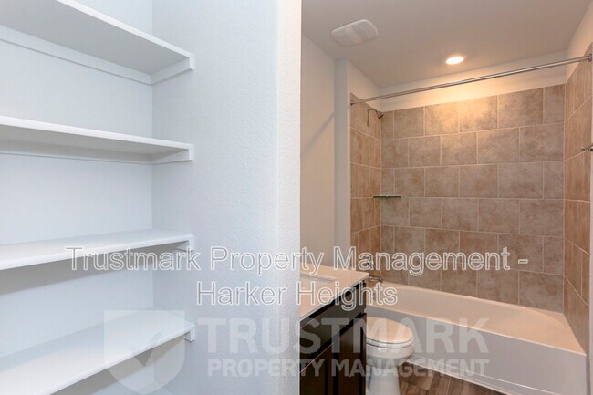 Building Photo - 1003 Cedar Trl