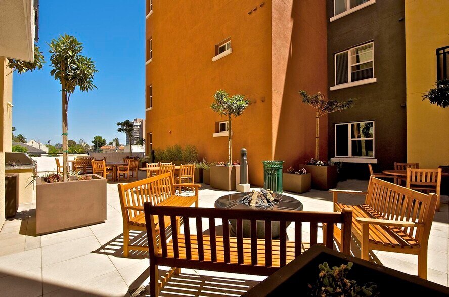 Building Photo - 3650 5th Ave