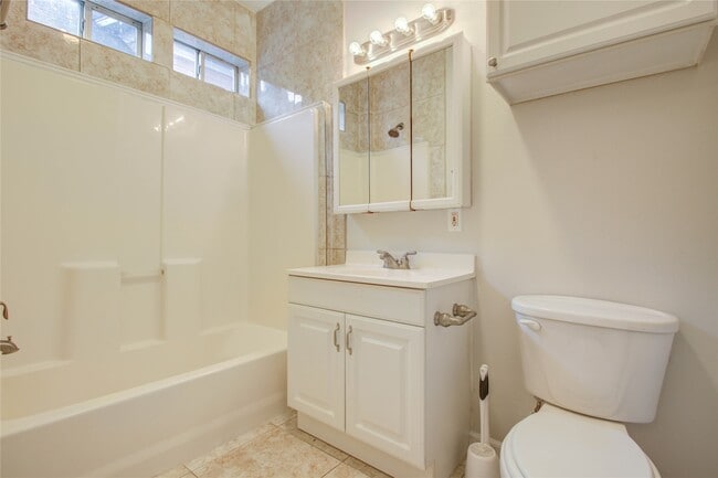 Building Photo - 2119 Kane St