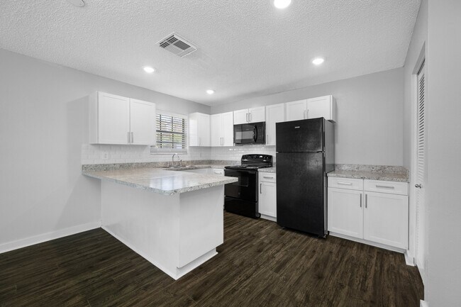 Building Photo - 7110 Tudor Ln