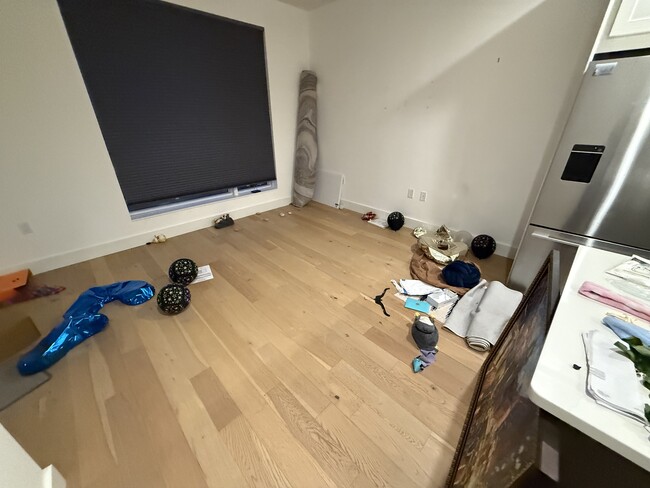 Building Photo - 946 Saratoga St