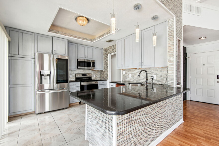 Building Photo - 3127 W Sligh Ave