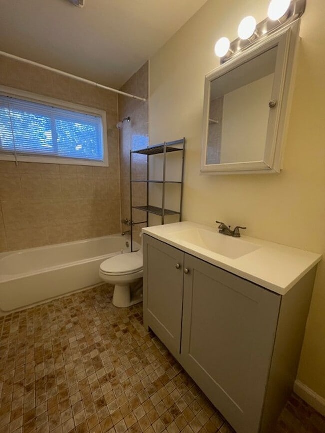 Building Photo - SINGLE FAMILY HOME IN TWINBROOK FOREST