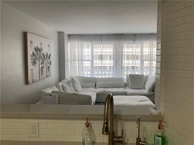 Building Photo - 4010 Galt Ocean Dr