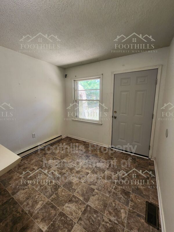 Building Photo - 418 W Fredericks St