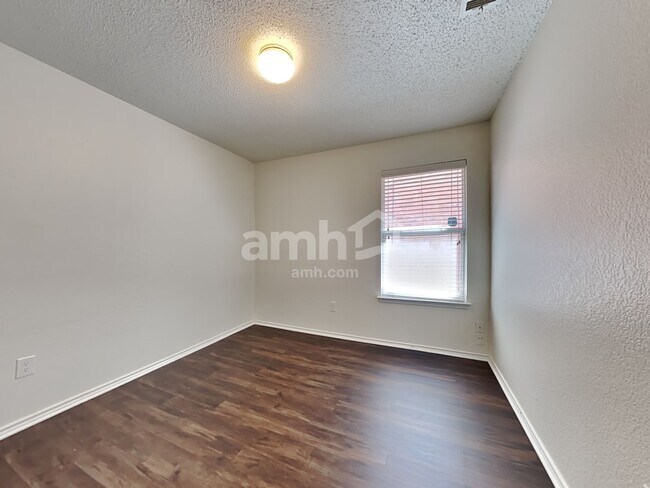 Building Photo - 5428 Kleberg Dr