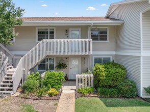 Building Photo - 1100 Shoreline Dr