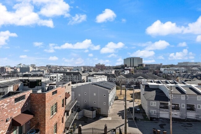 Building Photo - 3127 Parthenon Ave