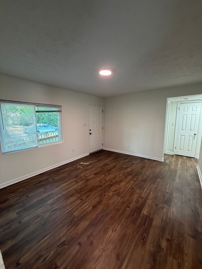 Building Photo - 2866 North Glen Drive, Columbus, OH — 2 Bed / 1 Bath — Fully Renovated!