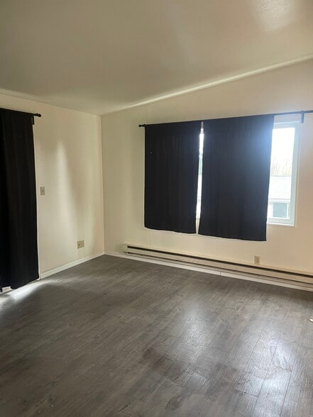 Living room - 115 Summit Ave N