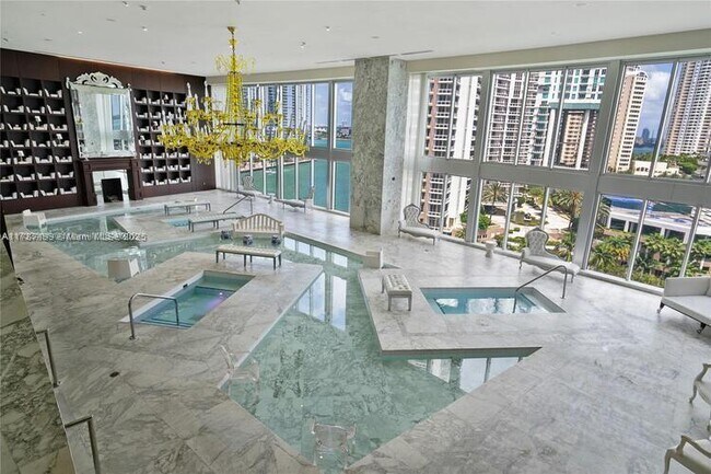 Building Photo - 485 Brickell Ave