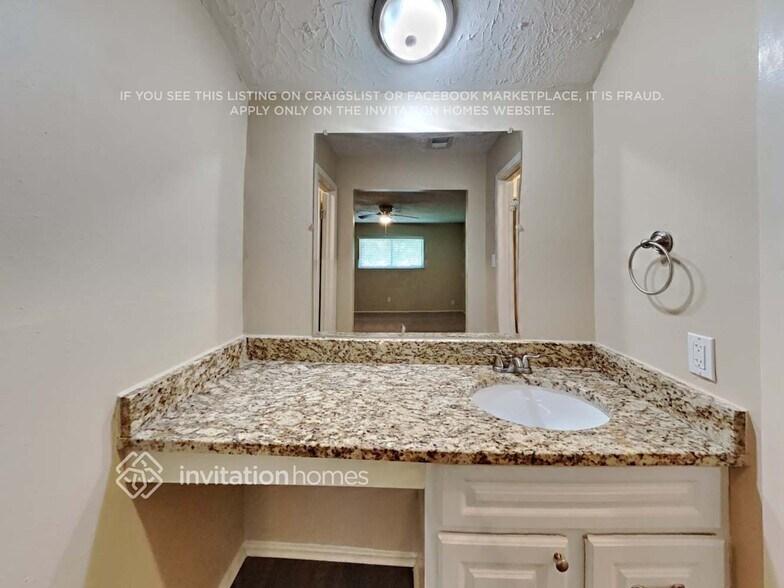 Building Photo - 16014 Logan Rock Rd