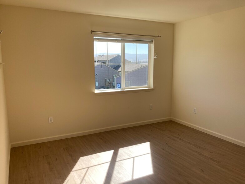 Bedroom - 2042 Smith Ln