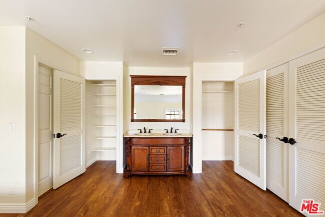 Building Photo - 5237 San Feliciano Dr