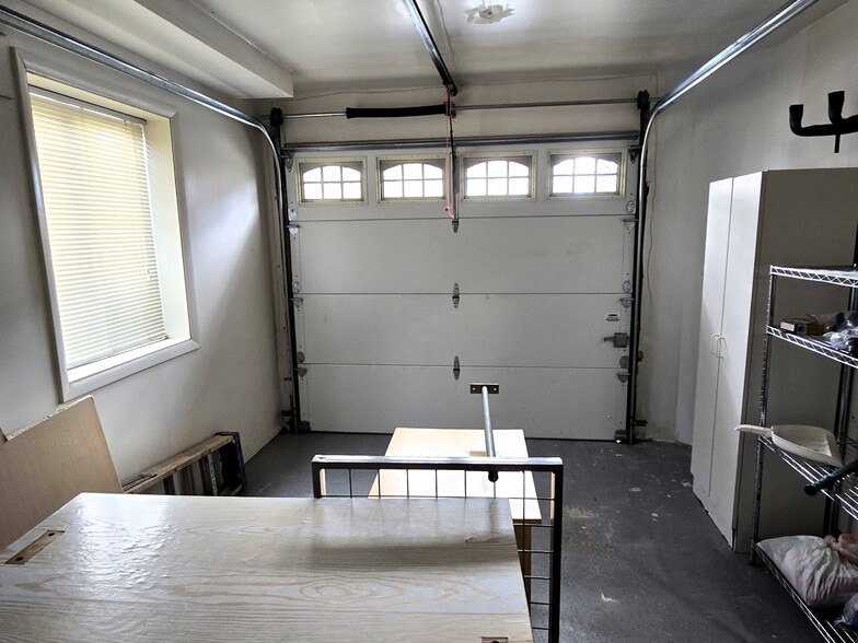 Building Photo - 2033 N Cameron St