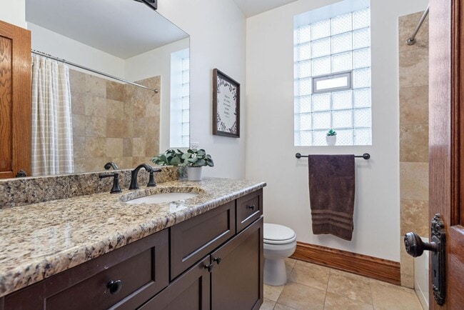 Building Photo - Beautiful 2BD/1BTH Apartment on Rice St!