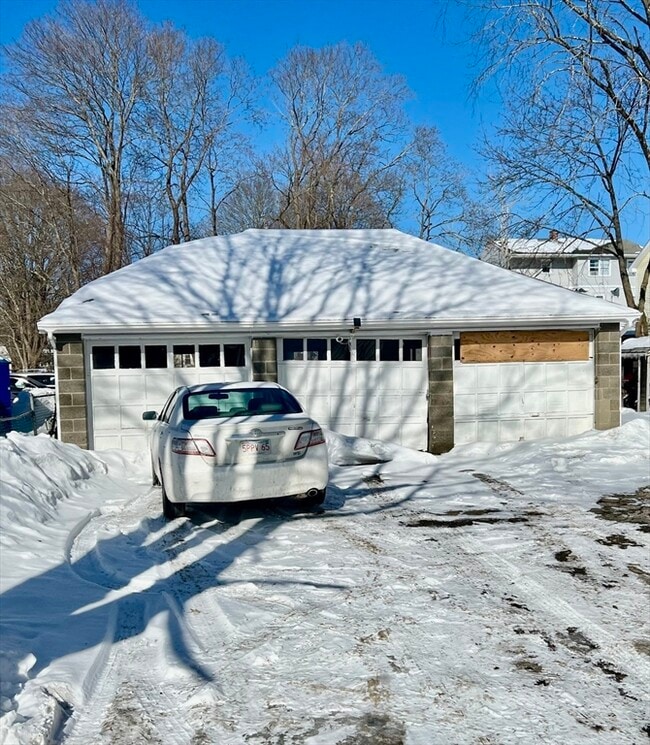 Building Photo - 164 Pleasant St