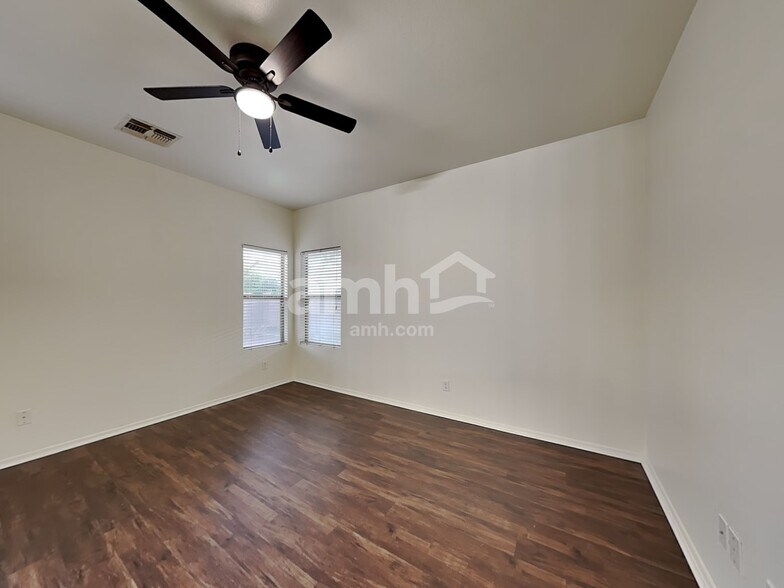 Building Photo - 2852 E Devon Ct