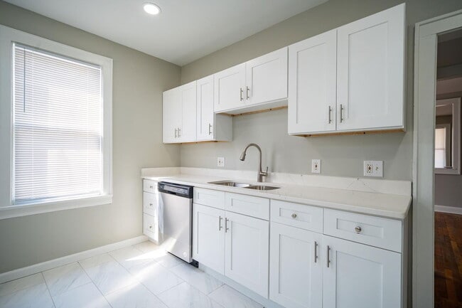 Building Photo - 73 E Markison Ave