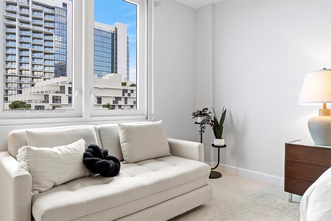 Building Photo - 2301 Collins Ave