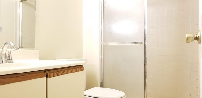Building Photo - Convenient and Affordable N.Bethesda Condo