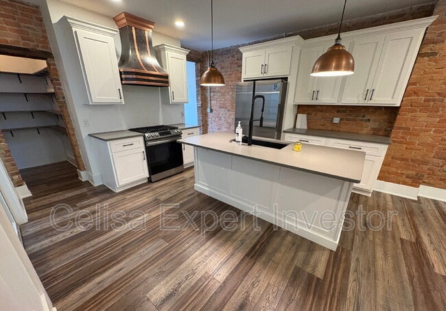 Building Photo - 1939 S Calhoun St