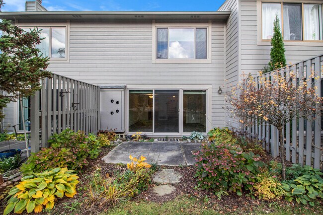 Building Photo - 614 Peninsula Ct