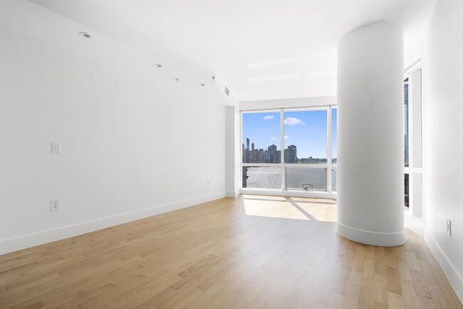 Building Photo - 77 Hudson St