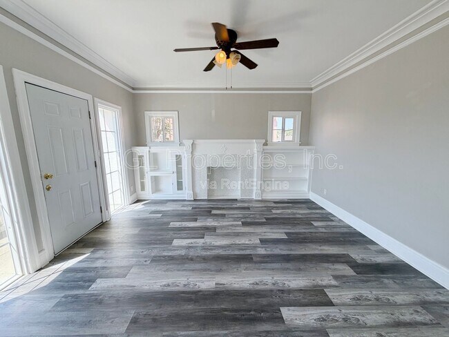Building Photo - 804 Forest Ave