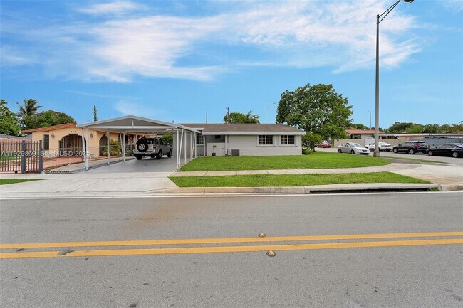 Building Photo - 361 SE 6th Ave