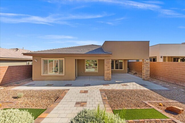 Building Photo - Lovely Home!