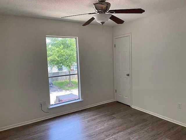 Building Photo - 312 Parkview Blvd