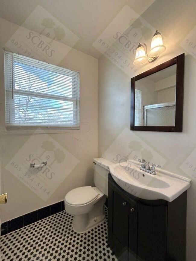 Building Photo - Hampton Hills 2 Bedroom, 1 Bath Condo