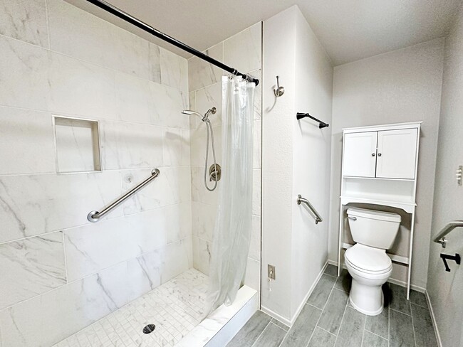 Building Photo - 1 MONTH FREE!!! 2 BEDROOM SINGLE STORY TOWNHOME 55+ COMMUNITY