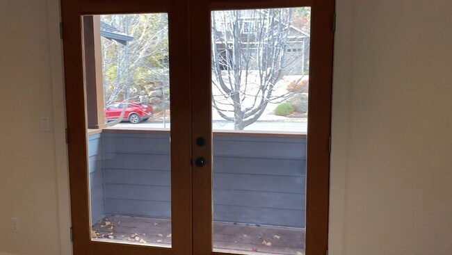 Building Photo - Light-Filled Awbrey Butte Retreat