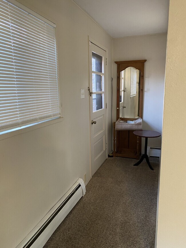 Building Photo - 3 bedroom - Hartsock