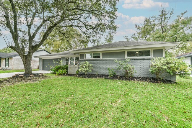 Primary Photo - 5650 Ludington Dr