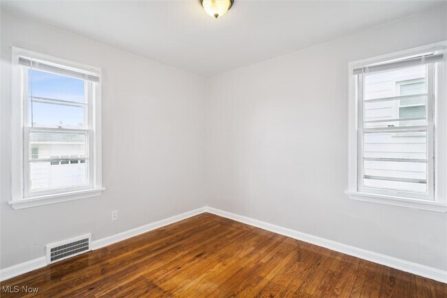 Building Photo - 5215 E 115th St