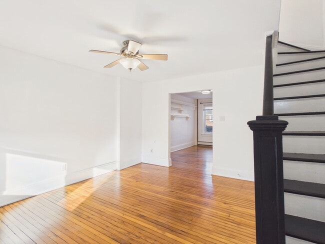 Building Photo - Adorable Single Family on Penn St