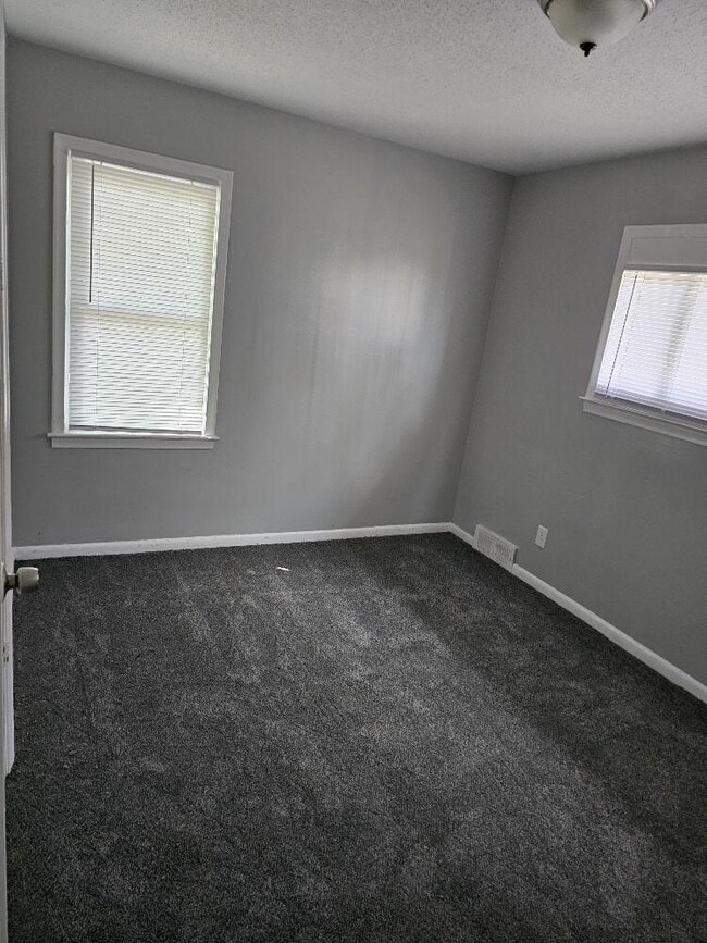 Building Photo - 5130 Outer Dr E