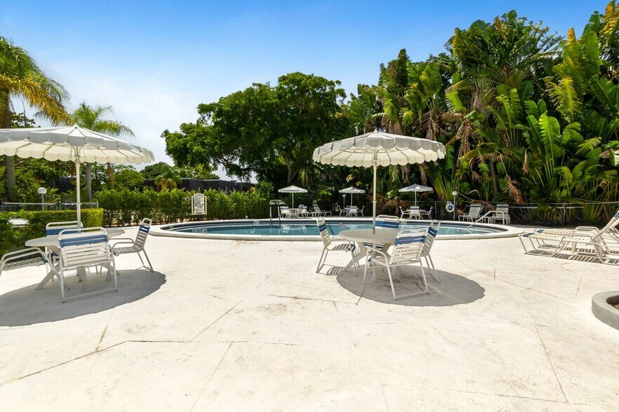 Building Photo - 3111 Oakland Shores Dr
