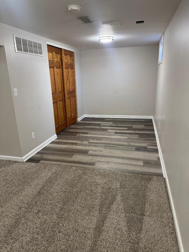 Building Photo - 709 Plaza Dr