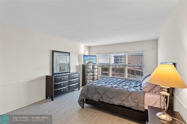 Building Photo - 3850 Galt Ocean Dr